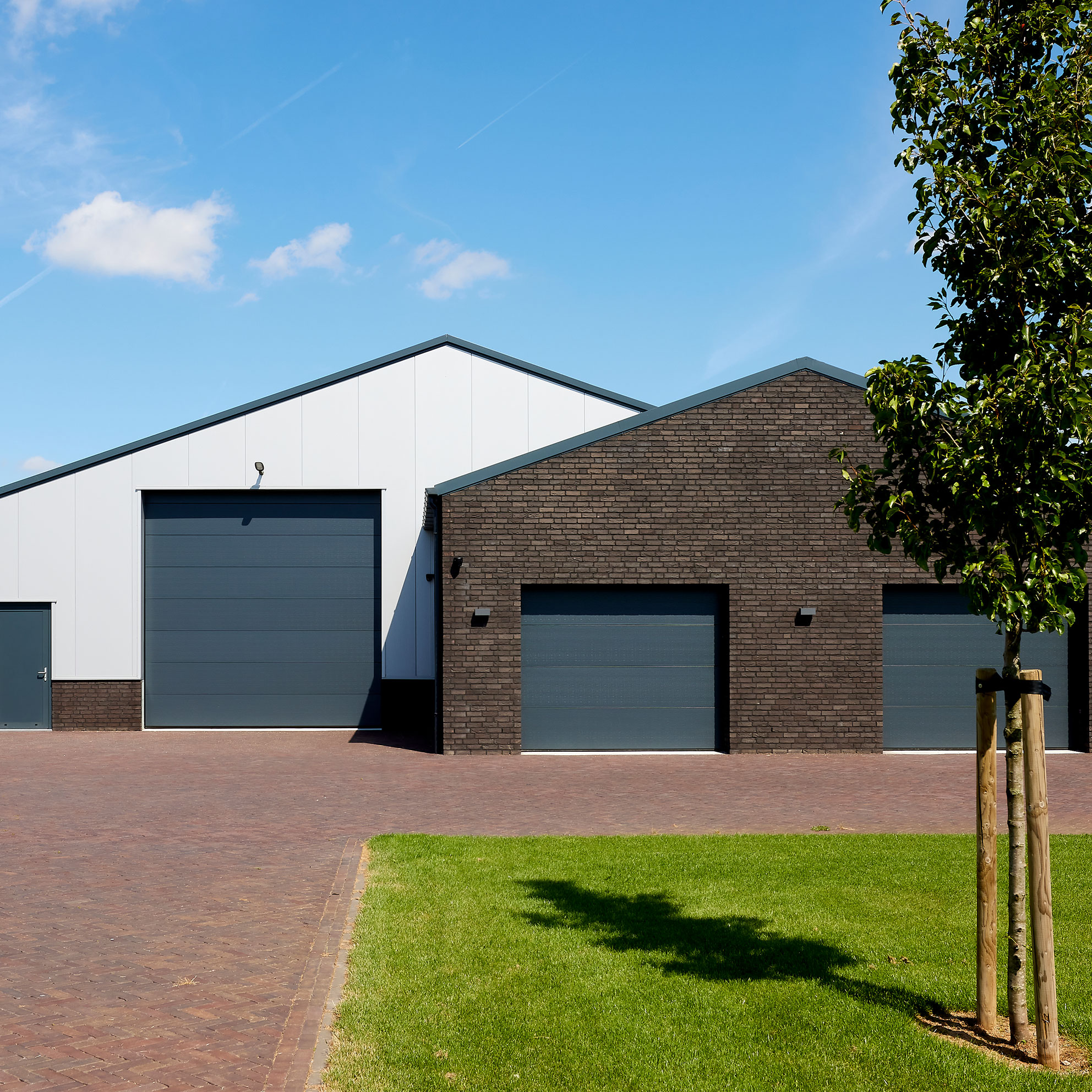 Utiliteitsbouw bedrijfsloods en garage in Kessel door Bouwbedrijf Verlaak